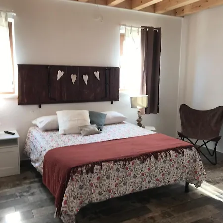 Oda ve Kahvaltı Le Casette Sul Garda 4*