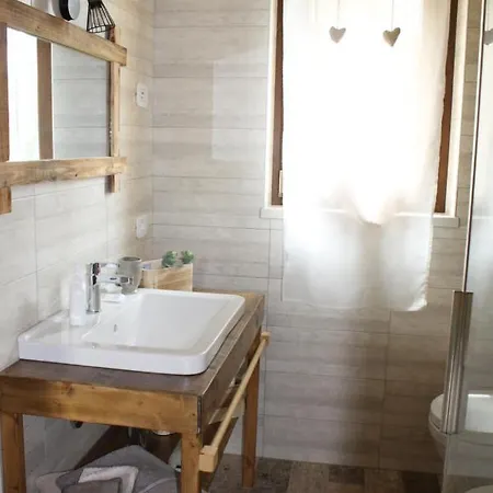 Oda ve Kahvaltı Le Casette Sul Garda 4*