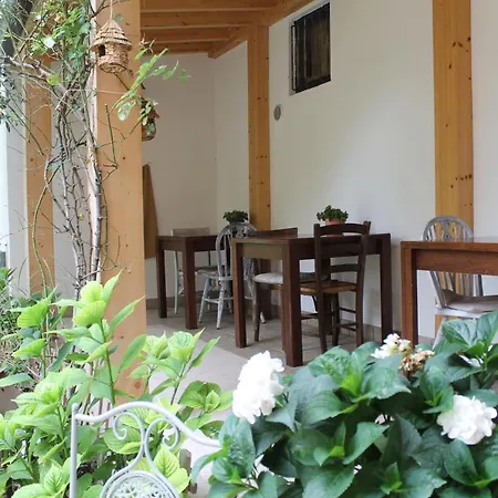 Le Casette Sul Garda Bed and Breakfast 4*