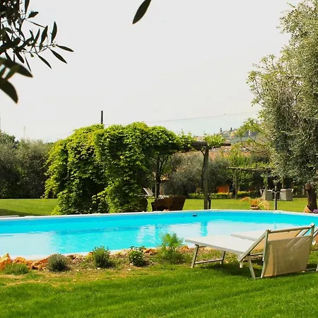 Le Casette Sul Garda Bed and Breakfast 4*